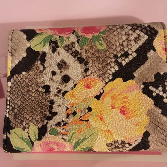 NWT Betsey Johnson Floral & Snakskin Flap Wallet - Picture 3 of 5